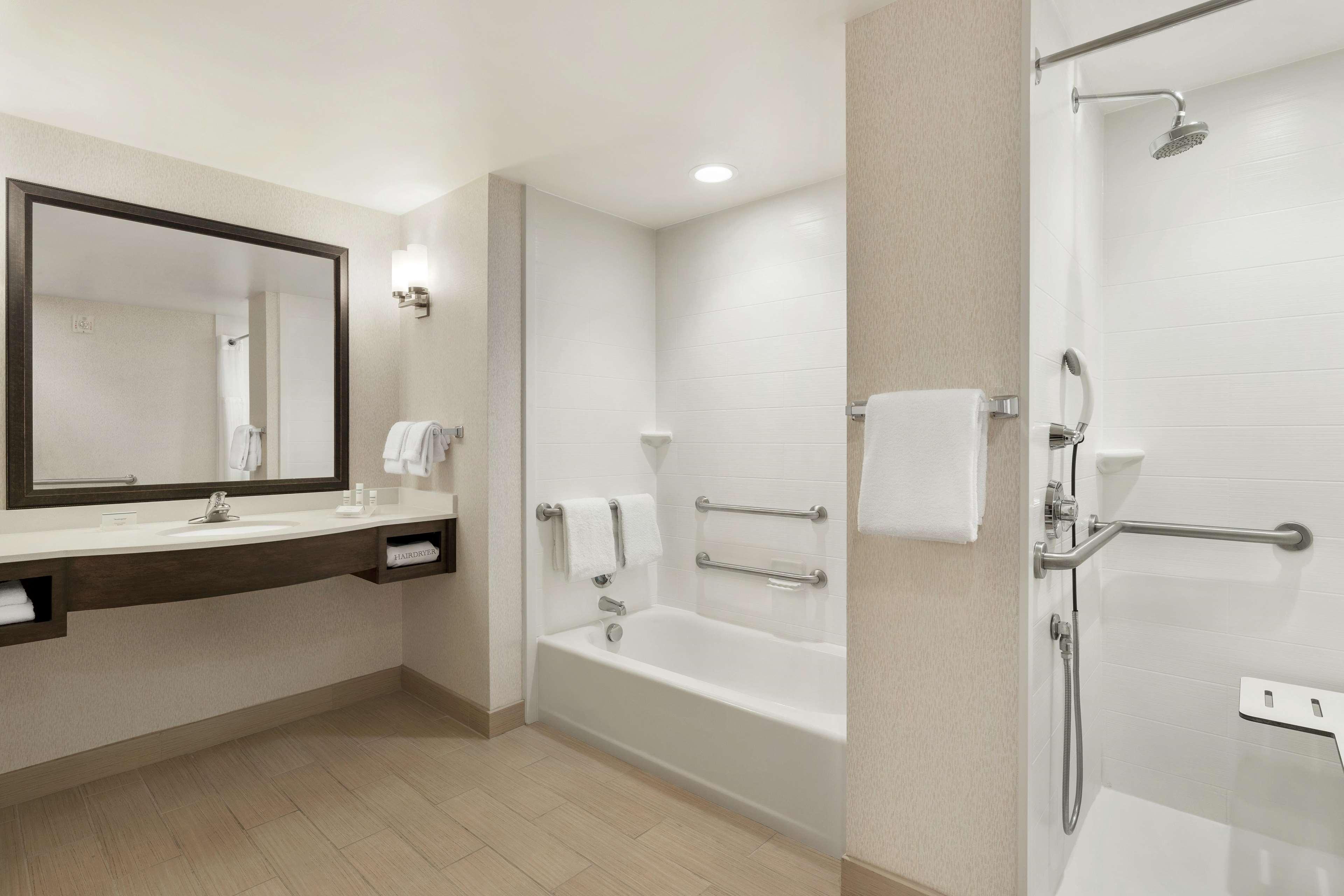 Hilton Garden Inn Wallingford/Meriden Экстерьер фото