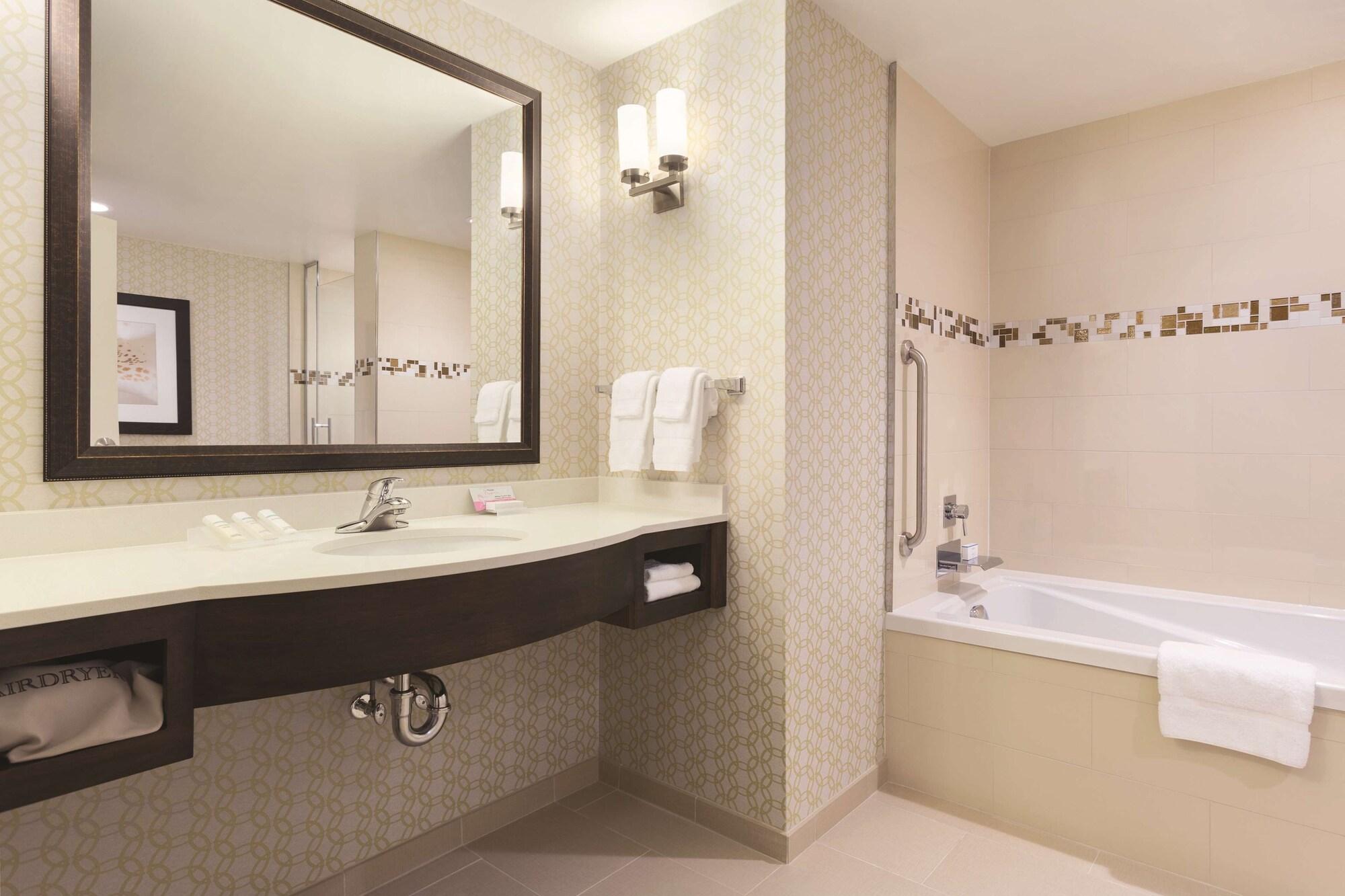 Hilton Garden Inn Wallingford/Meriden Экстерьер фото